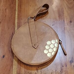 Hand Painted Honeycomb Round P with Gold Accents